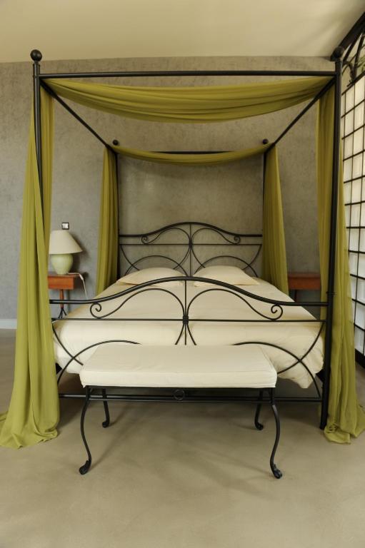 Logis De Nantas Bed and Breakfast Saint-Jean-Bonnefonds Kamer foto