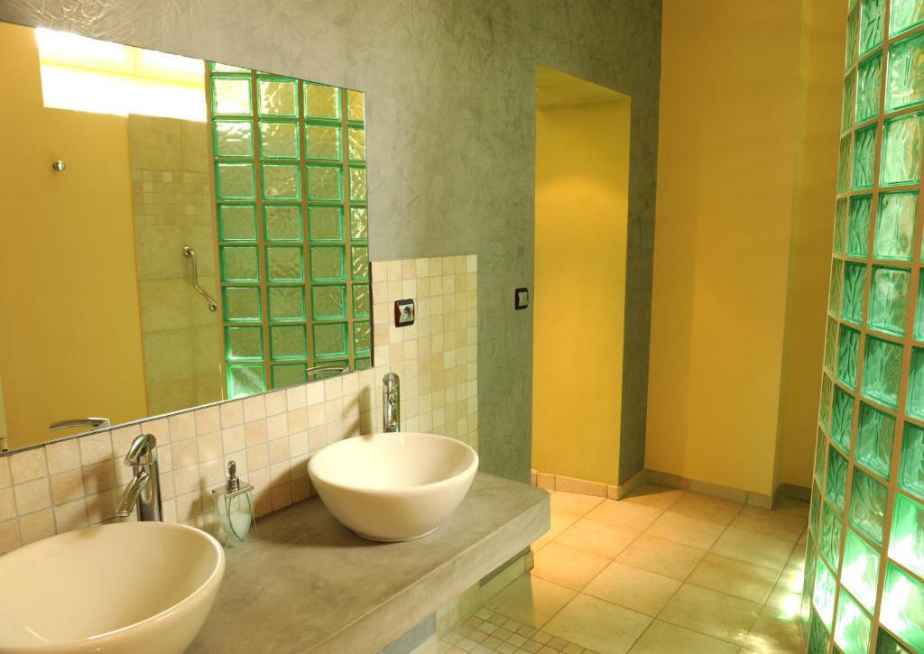 Logis De Nantas Bed and Breakfast Saint-Jean-Bonnefonds Kamer foto