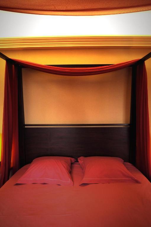 Logis De Nantas Bed and Breakfast Saint-Jean-Bonnefonds Kamer foto