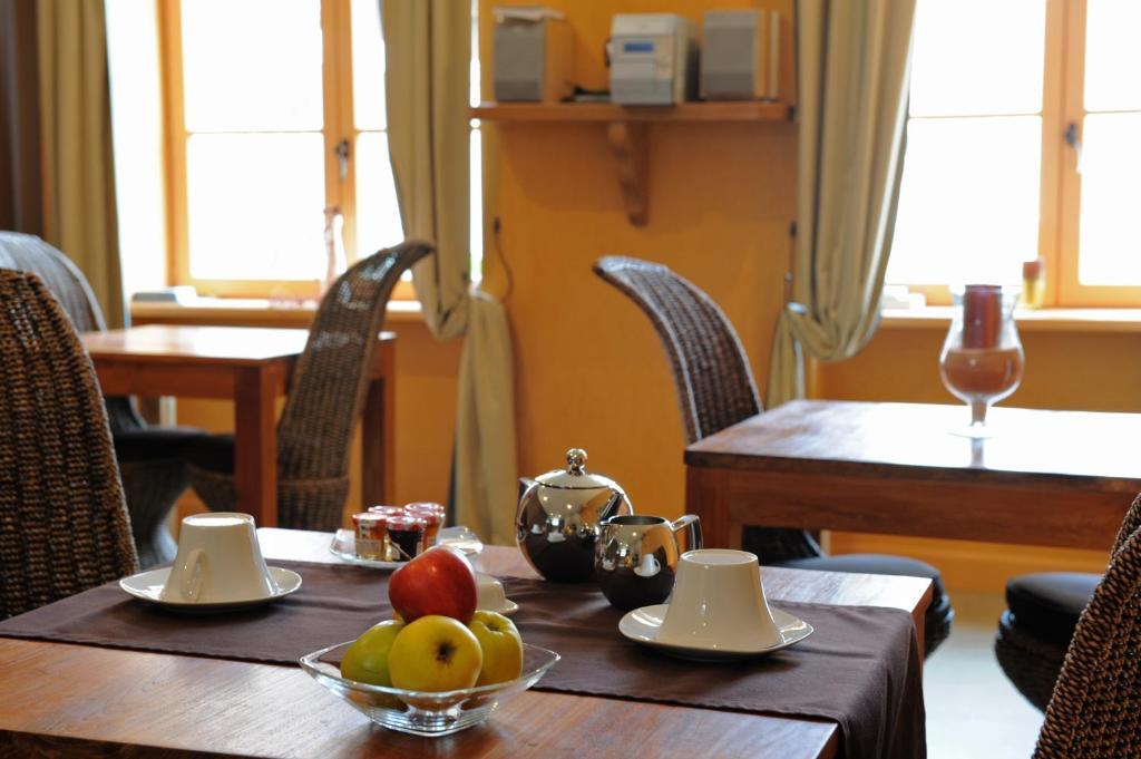 Logis De Nantas Bed and Breakfast Saint-Jean-Bonnefonds Buitenkant foto